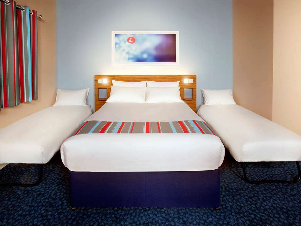 Travelodge Glossop Pokój zdjęcie